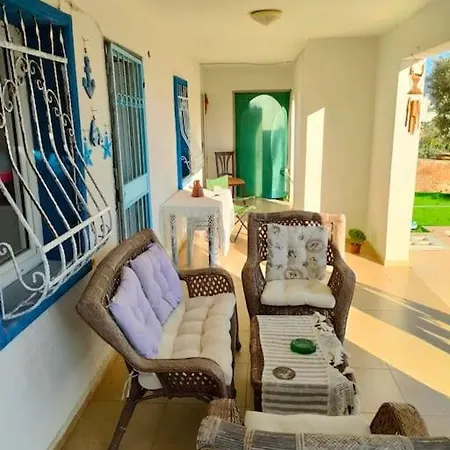 Vakantiehuis Garden Floor With Special Pool *